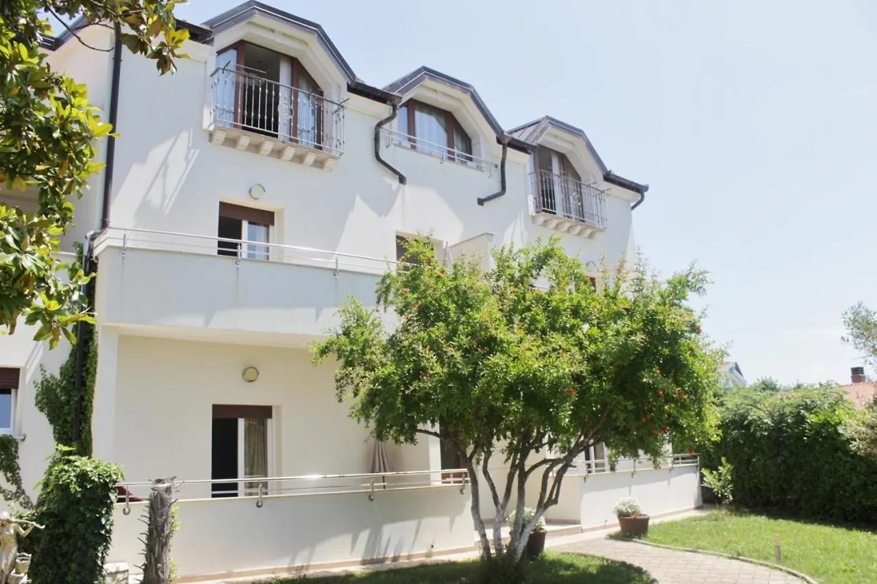 Villa Lion Zambratija