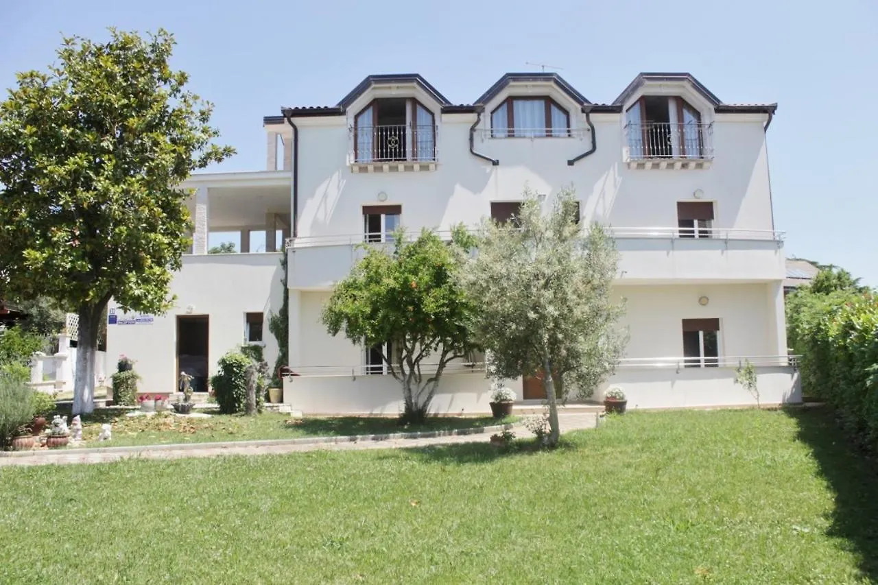 Guest house Villa Lion Zambratija