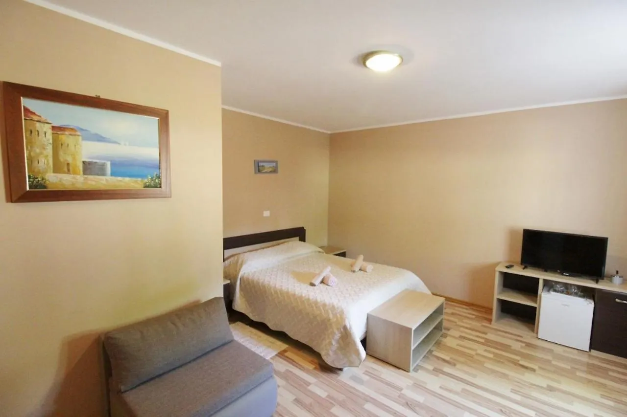 Guest house Villa Lion Zambratija