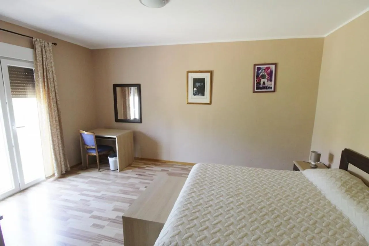 Villa Lion Zambratija Guest house