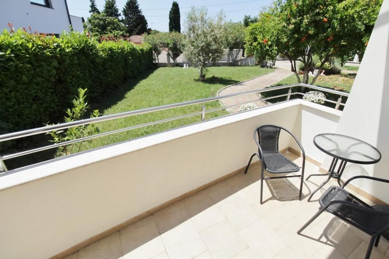 Guest house Villa Lion Zambratija