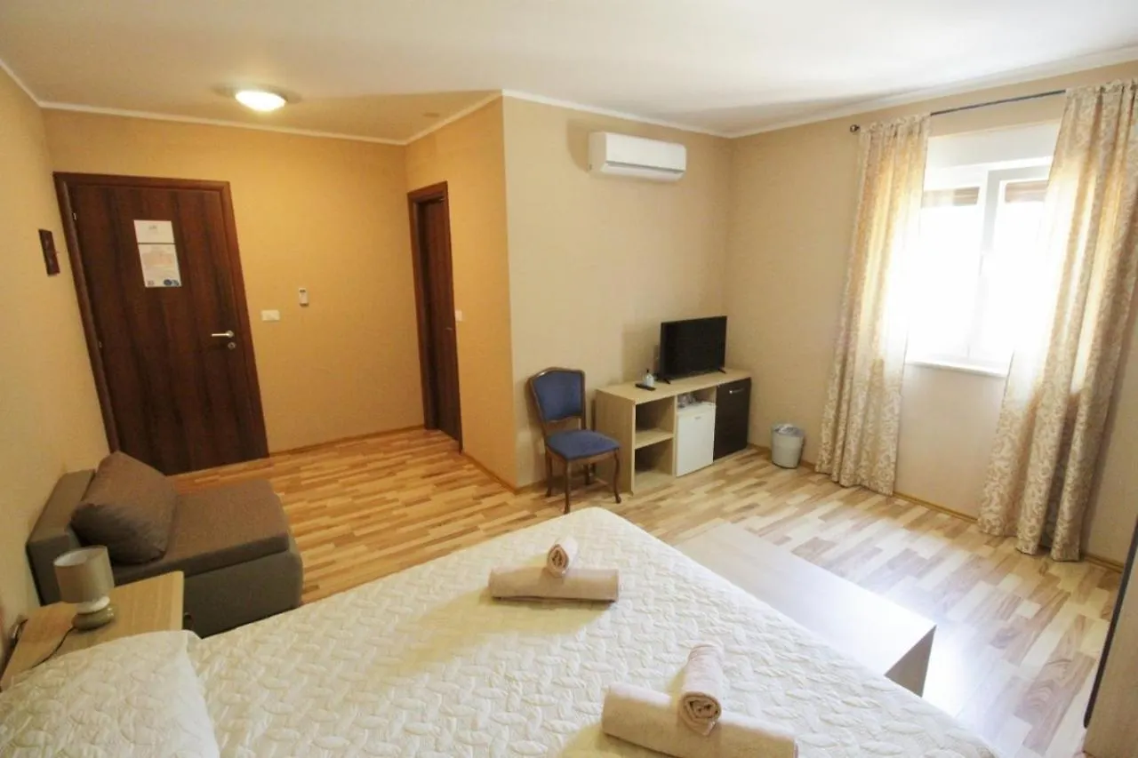 Villa Lion Zambratija Guest house