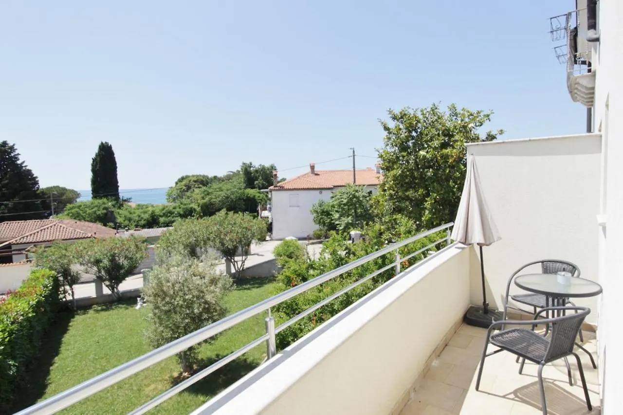 Guest house Villa Lion Zambratija