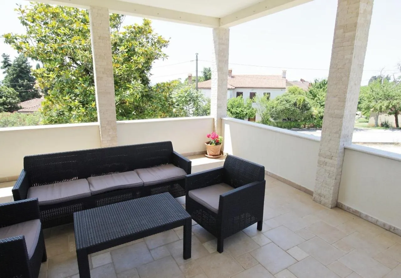 Guest house Villa Lion Zambratija